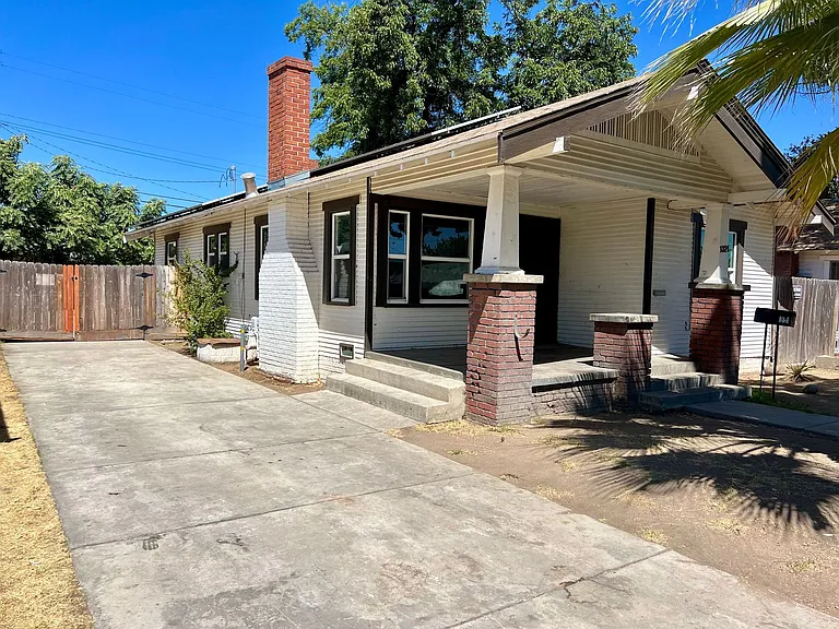 1321 N Calaveras St — Photo 2
