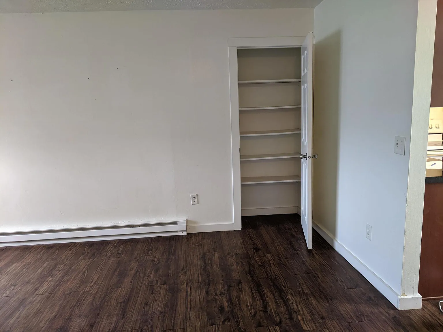 2 bed, 800 sqft, $1,050 — Photo 3