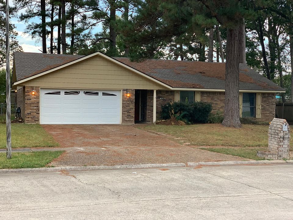 1st image of 909 Chimney Rock Pl