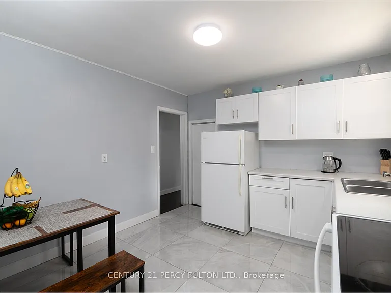 12 Northwood Cres — Photo 8