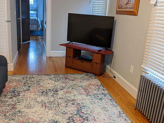 4th image of 137 Stockton Ave #2
