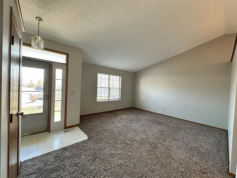 4049 Sandy Ridge Dr — Photo 3
