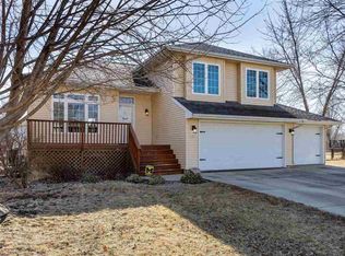 20 Penn Ridge Ct, North Liberty, IA 52317