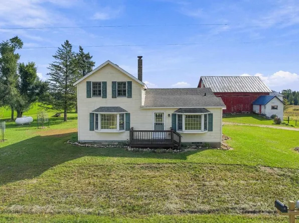 N8218 COUNTY ROAD J, Iola, WI 54945