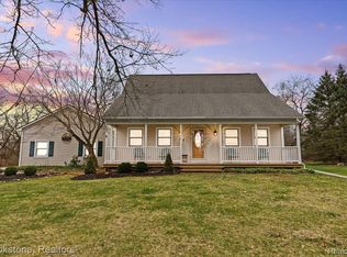 10230 Cook Rd, Fenton, MI 48430