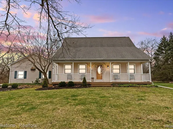 10230 Cook Rd, Fenton, MI 48430