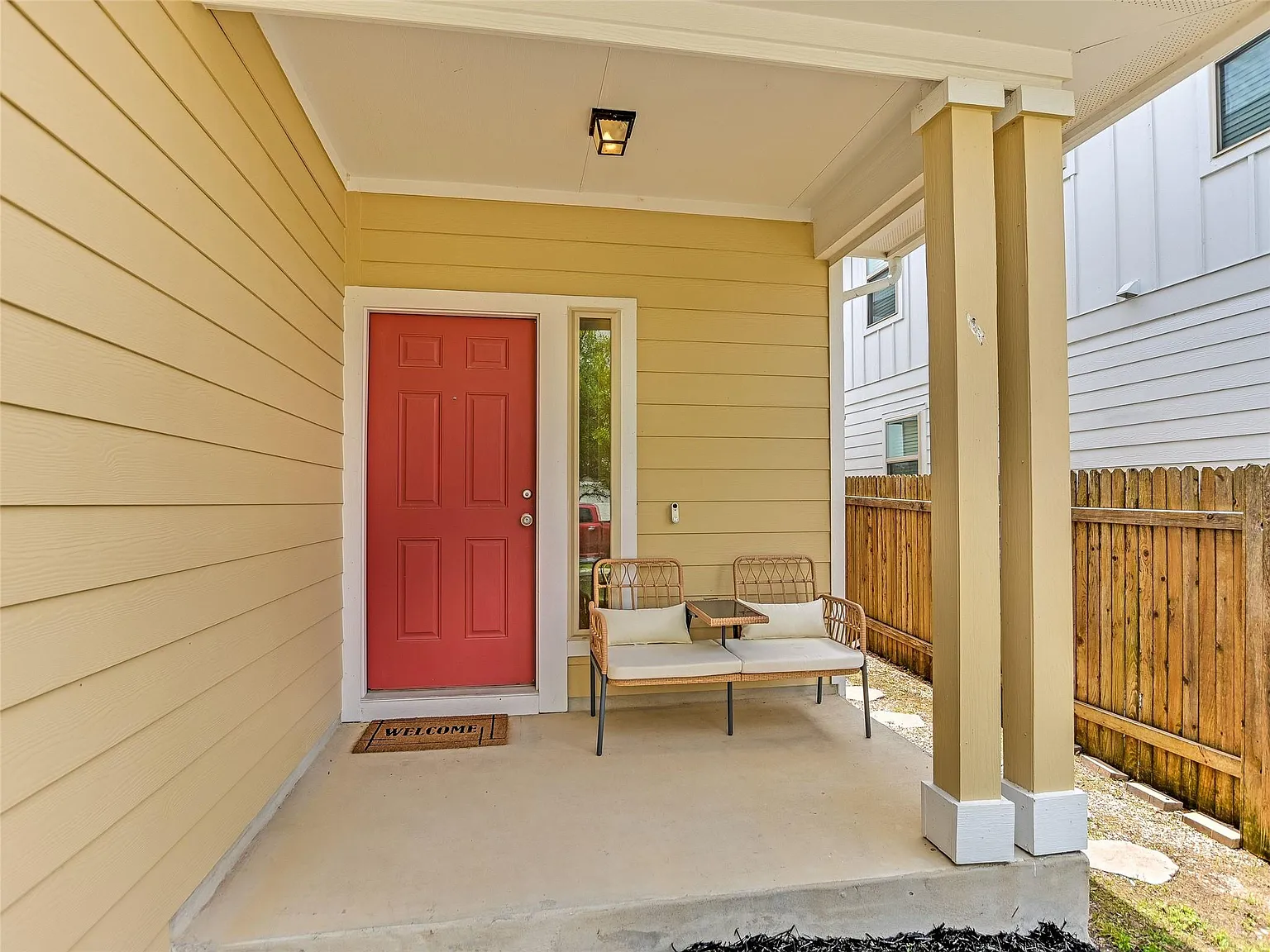 3 bed, 2.5 bath, 1931 sqft, $1,900 — Photo 3