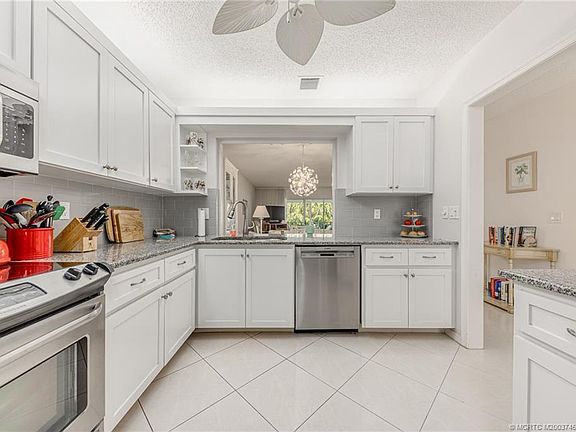 4th image of 1600 SE Saint Lucie Blvd APT 412