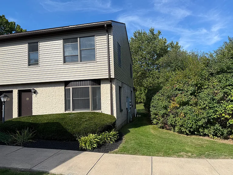 915 Southgate Dr #19 — Photo 3