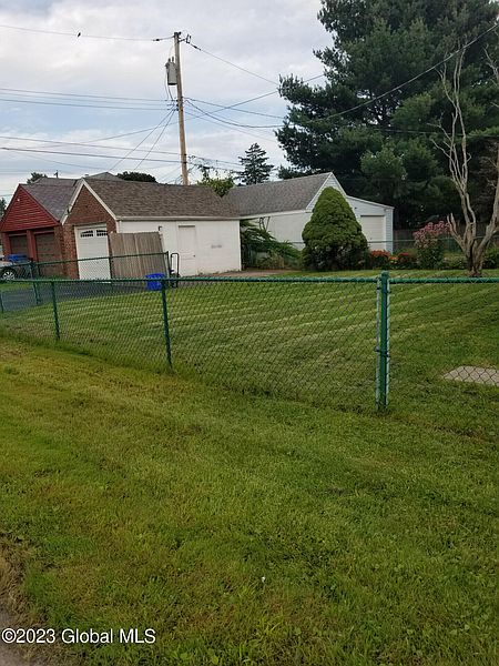 3rd image of 25 Fordham Court