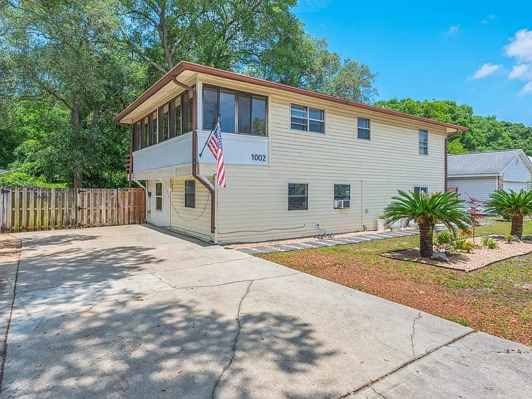 1002 High Grove Ct #B — Photo 22