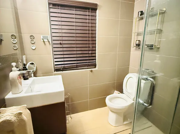 (undisclosed Address), Hollis, NY 11423