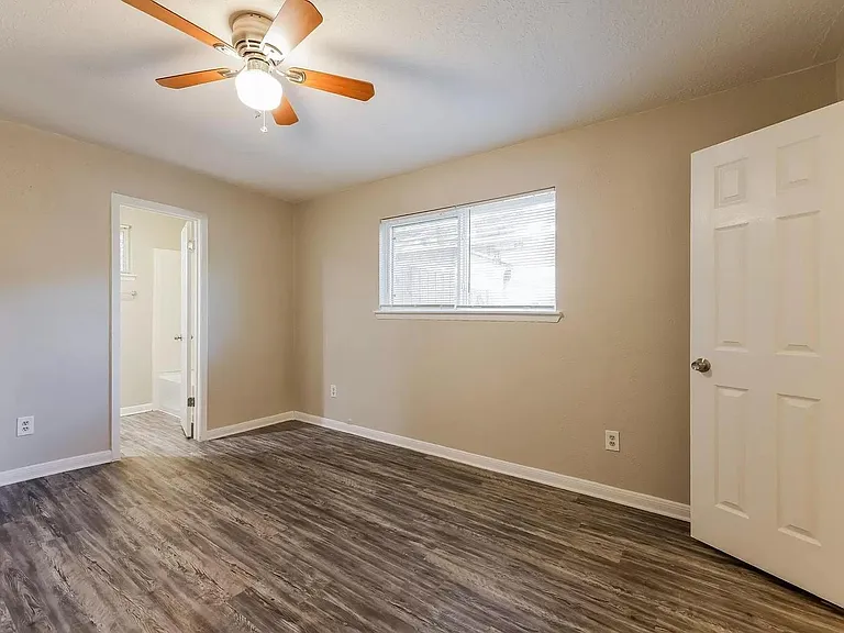 16738 Barcelona Dr — Photo 7