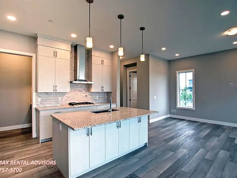143 Lucas Ter NW #UPPER — Photo 4