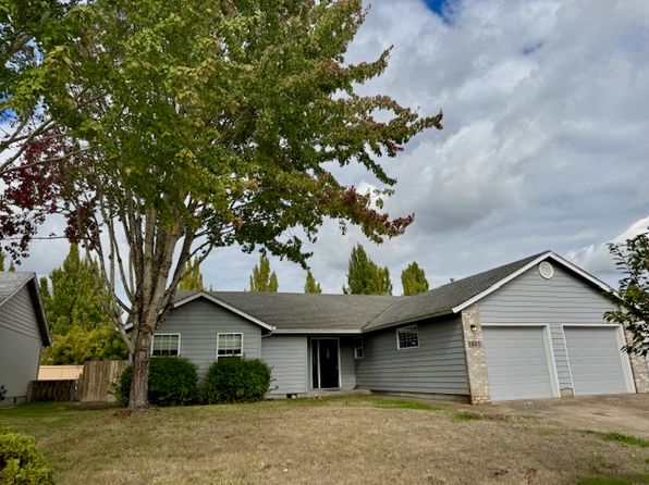 1841 SW Acorn Ct