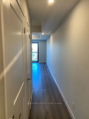 Building Photo - 15 Queen St S #1803