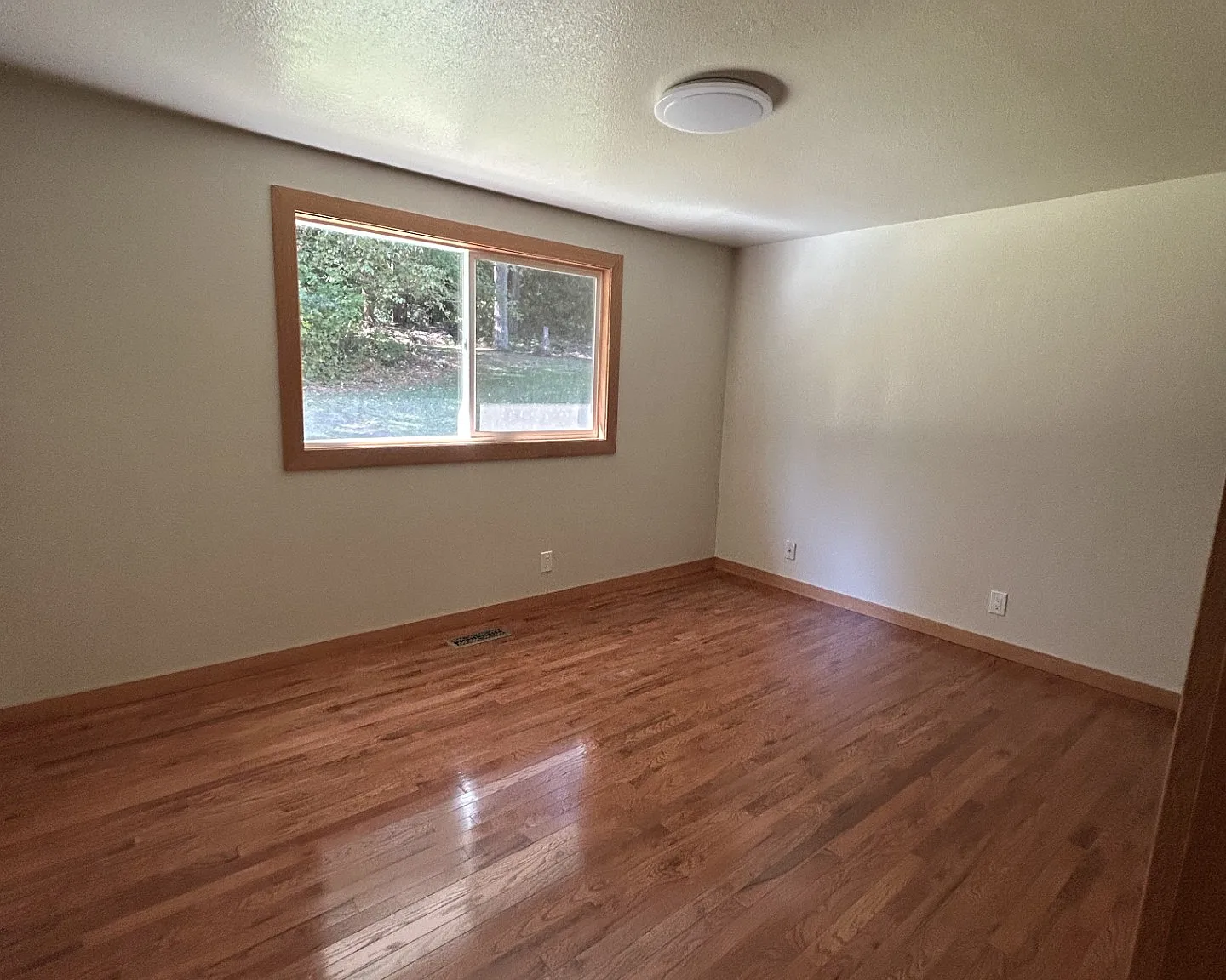 2 bed, 900 sqft, $2,000 — Photo 4