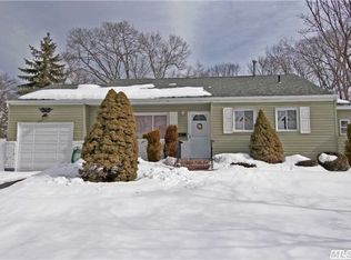 6 Fenwood Rd, Huntington Station, NY 11746