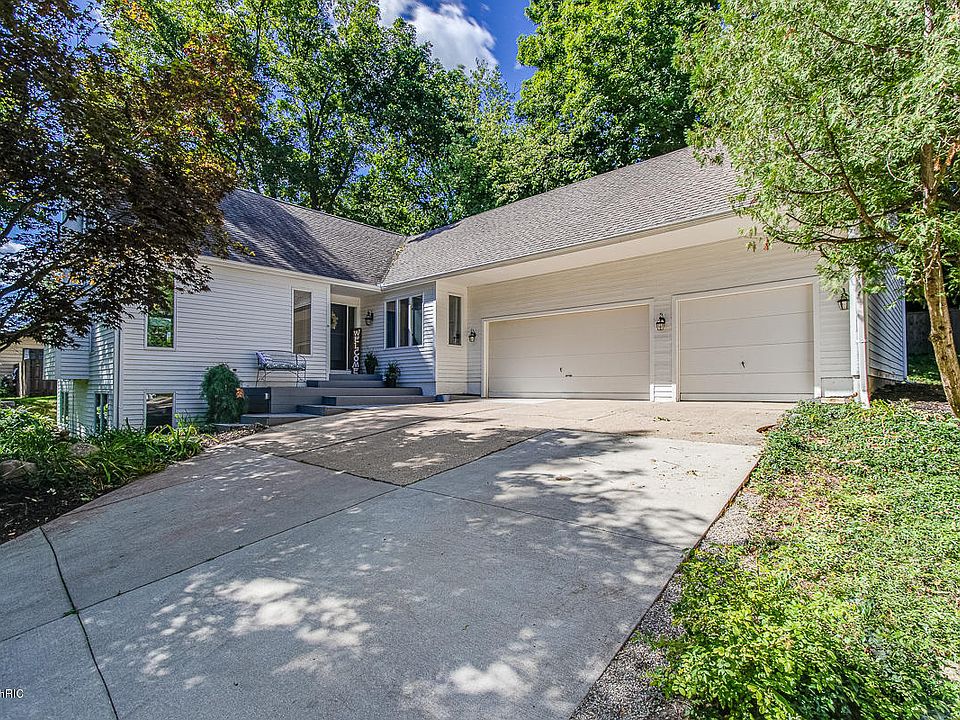 1st image of 1565 Woodcliff Dr SE