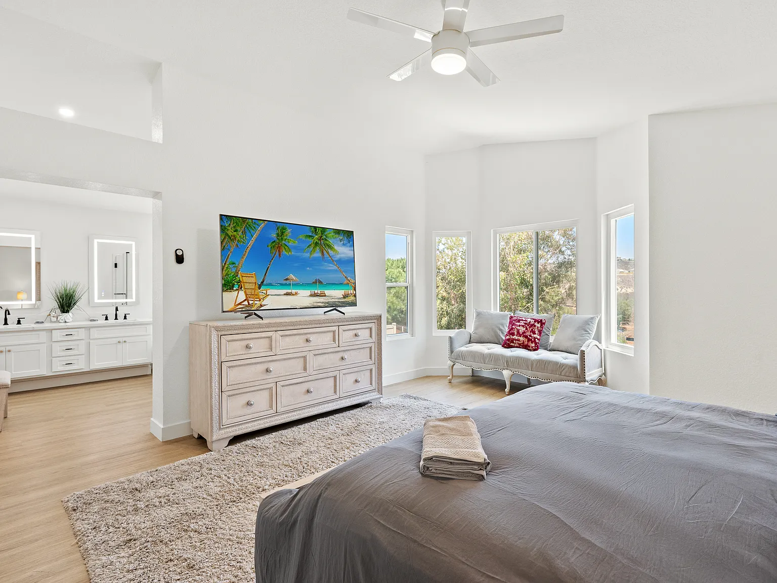 5 bed, 2489 sqft, $4,900 — Photo 1