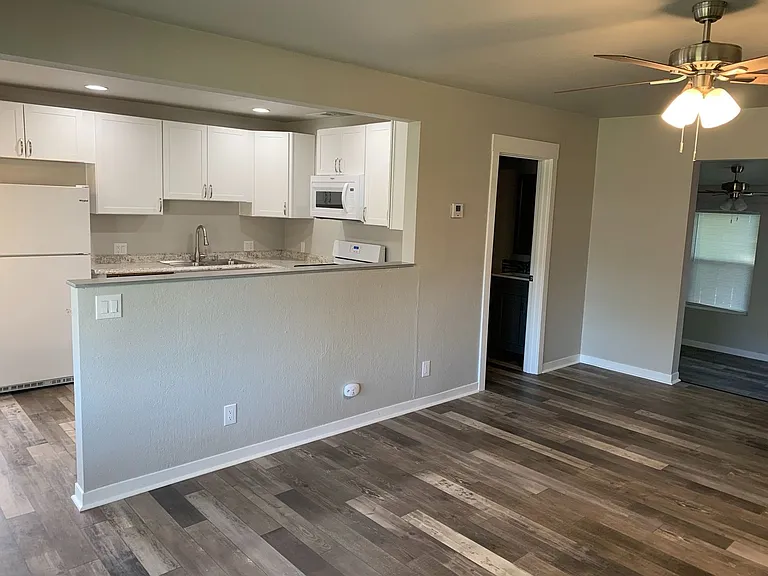 2038 Laburnum Ave #A — Photo 2