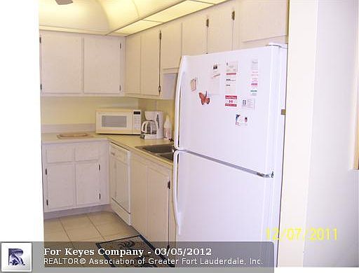 4th image of 525 N Ocean Blvd APT 818