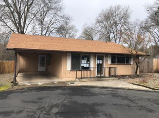 100 Rogue Ln, Rogue River, OR 97537