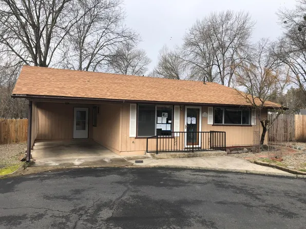 100 Rogue Ln, Rogue River, OR 97537