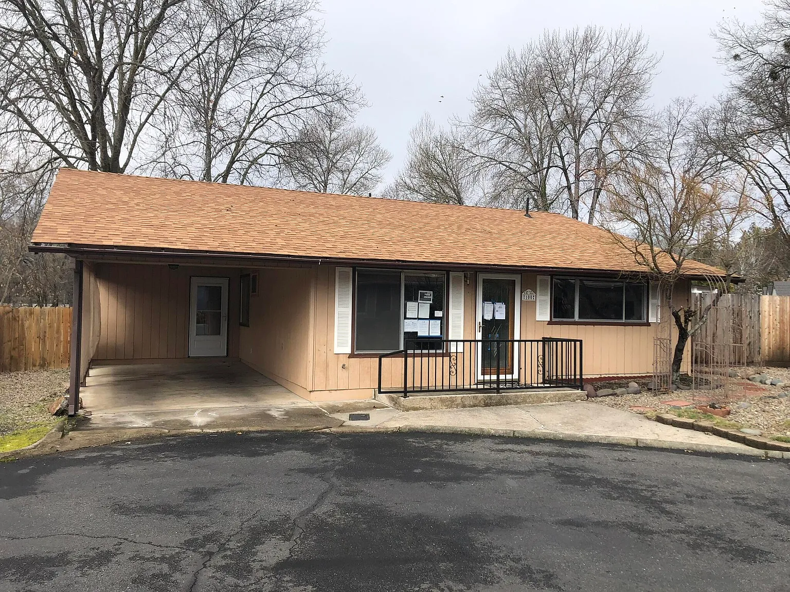 100 Rogue Ln photo 1