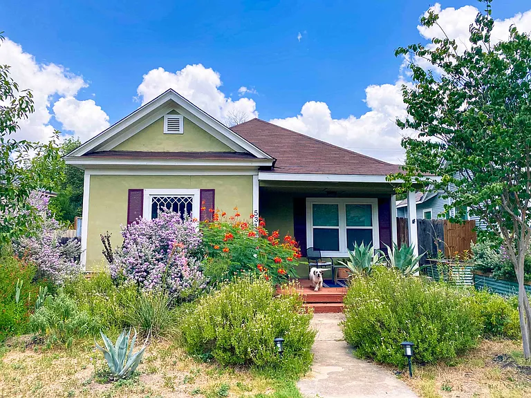531 W Huisache Ave — Photo 1