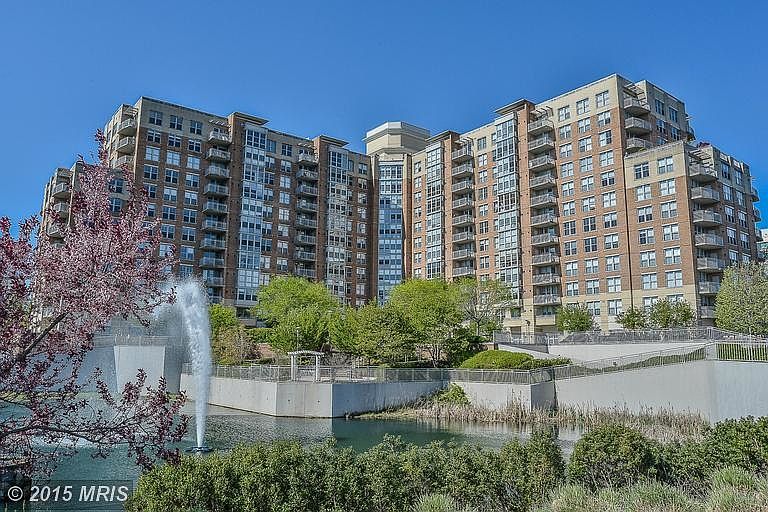 Exterior fountain side