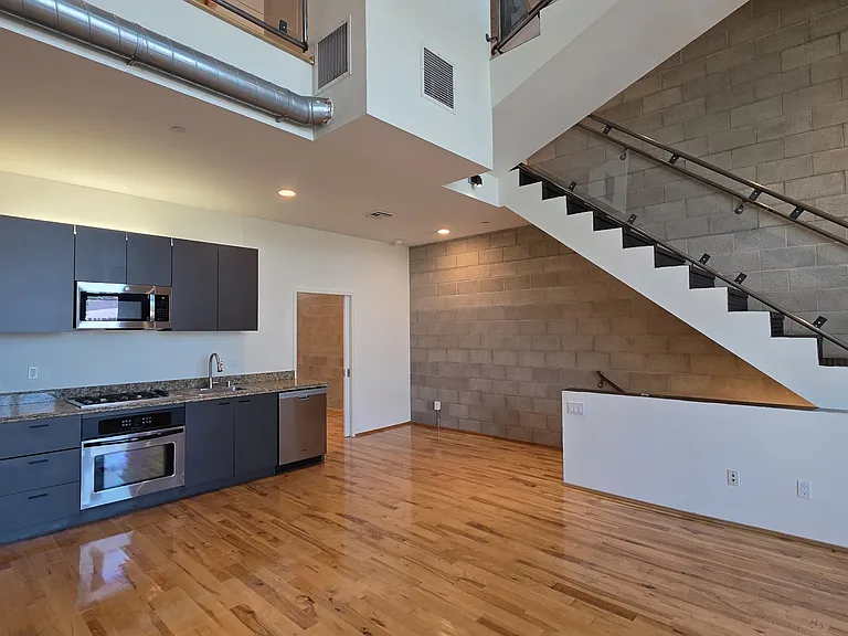 717 N Highland Ave #9 — Photo 2