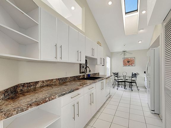 5th image of 6194 Bay Isles Drive