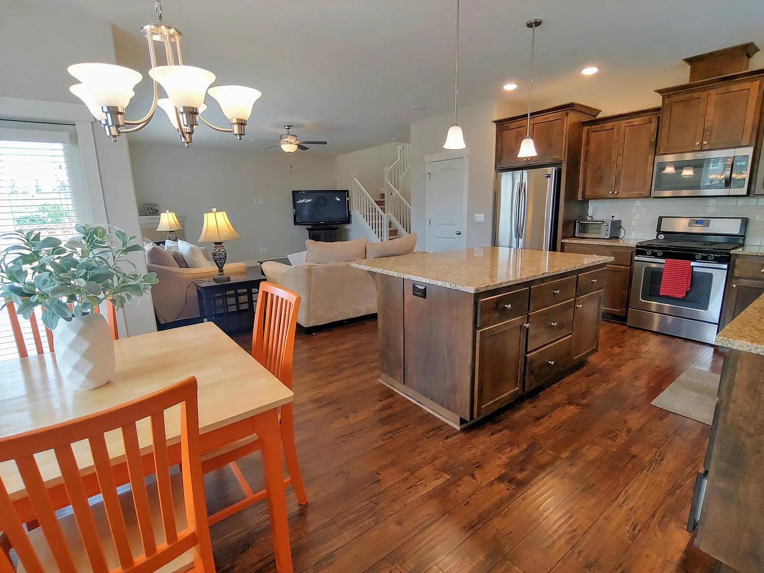 3 bed, 2.5 bath, 1978 sqft, $2,800 — Photo 3