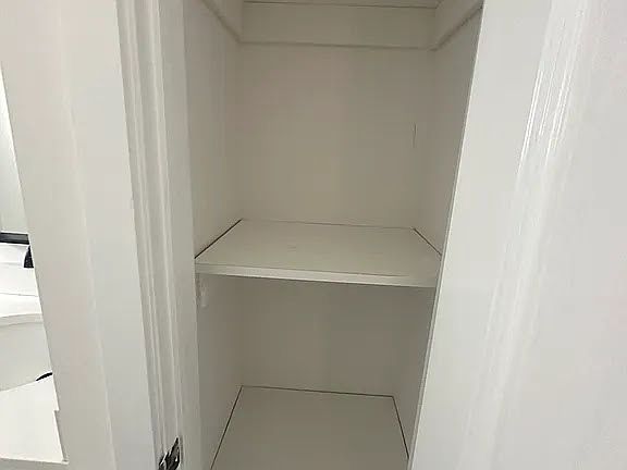 5th image of 729 Seaport Dr #B