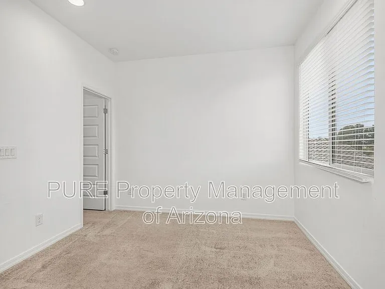 5177 N 87th Dr — Photo 21