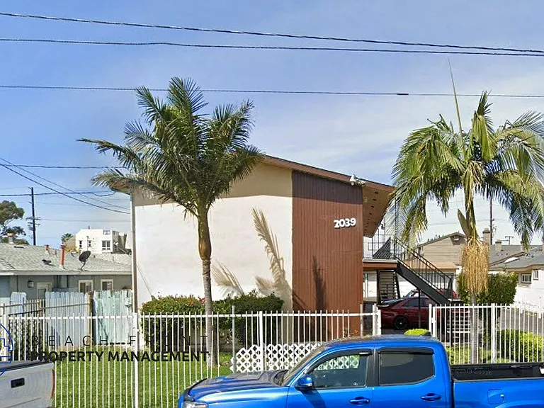 2039 Wallace Ave — Photo 1