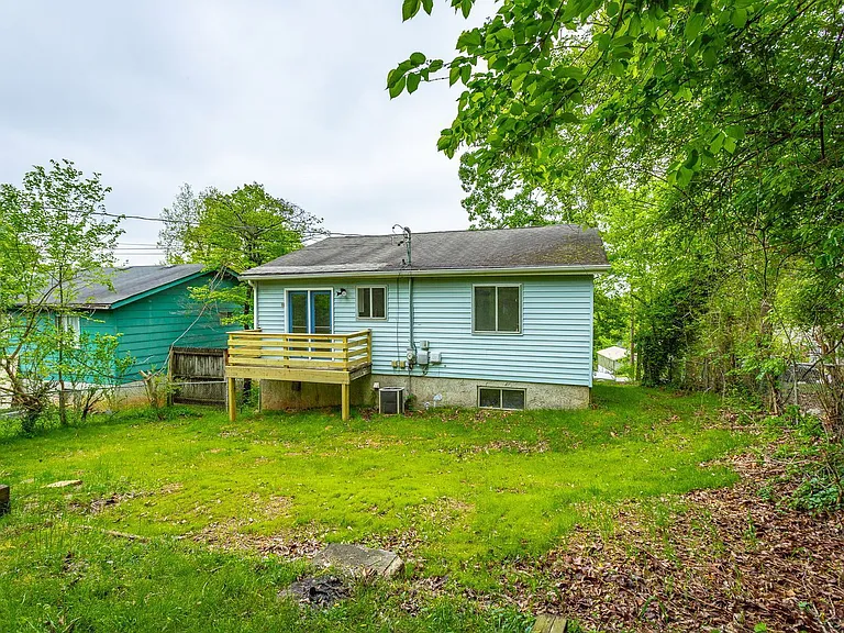 833 Sylvan Dr — Photo 33