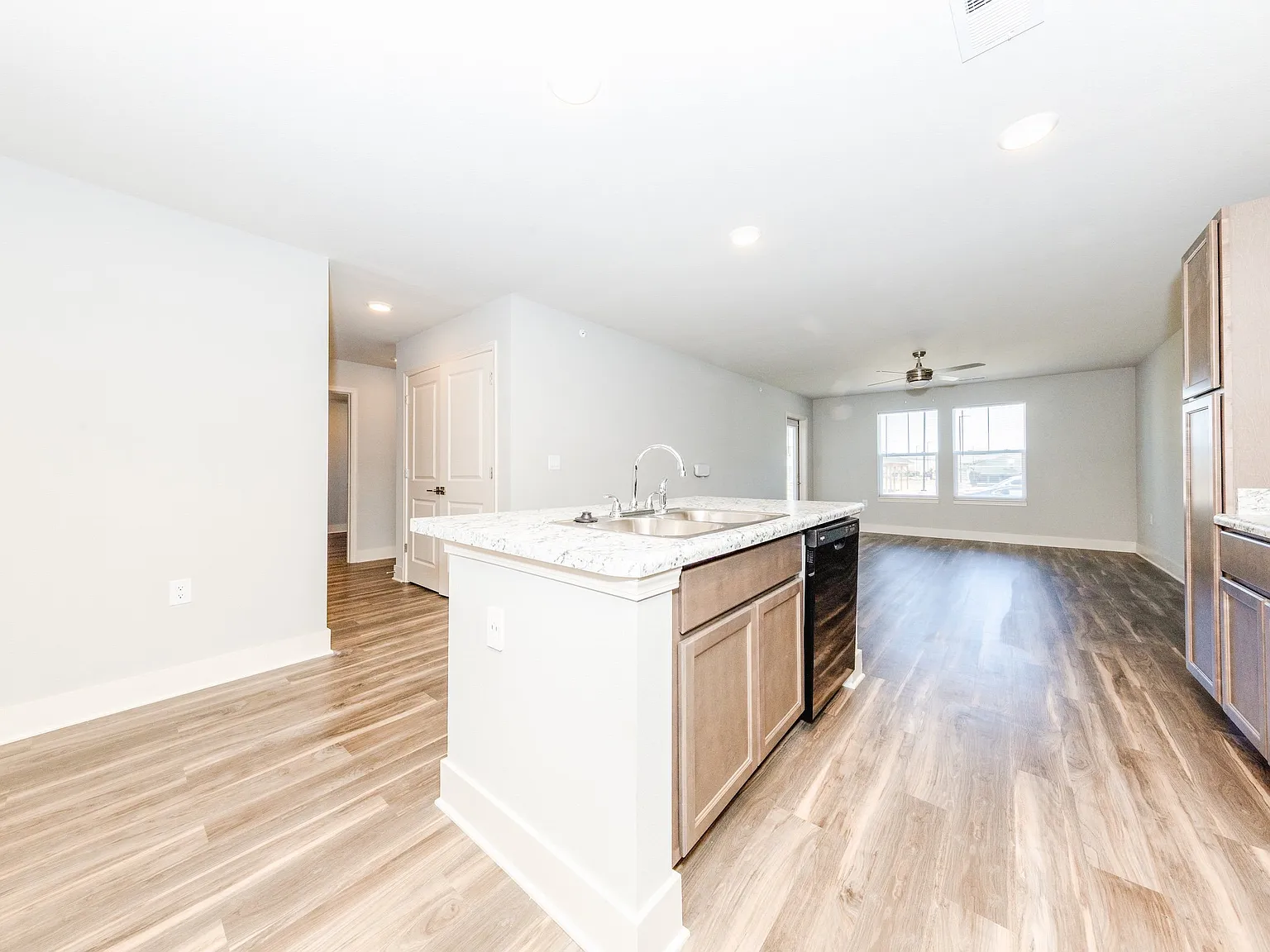 The Caravel Apartments — Photo 3