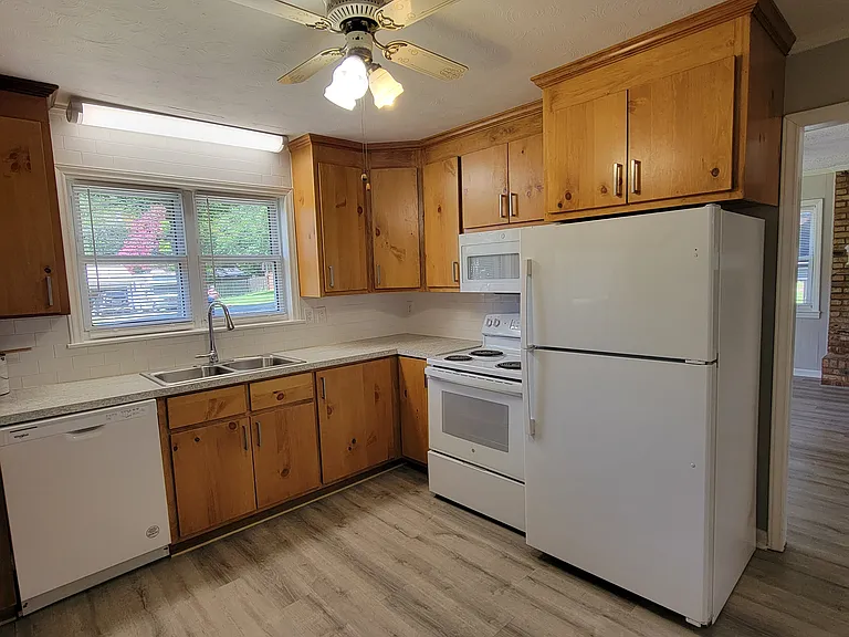 8165 Wood St — Photo 5
