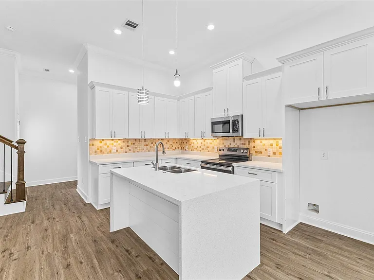 7805 Farnsworth St #B — Photo 12