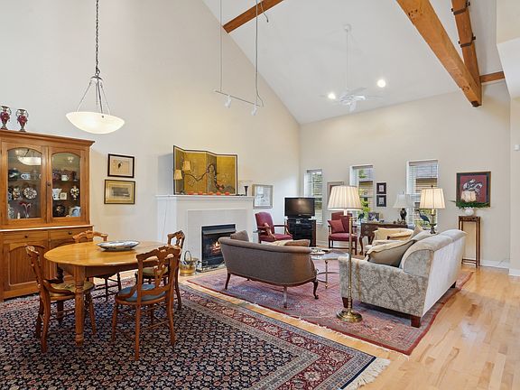 4th image of 832 Stables Ct W #832