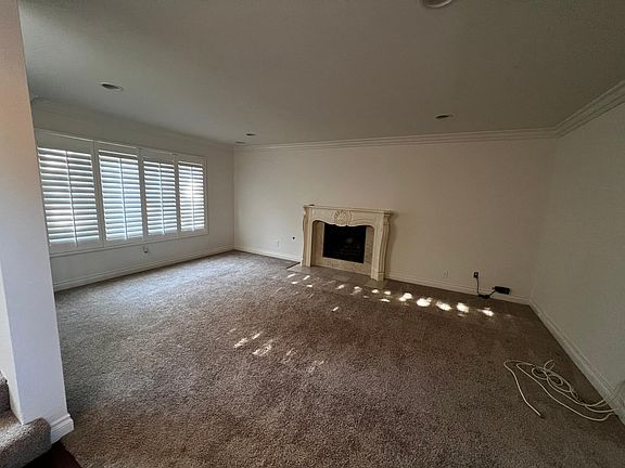 living room/TV room