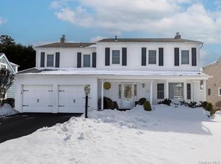 16 Wright Rd, Rockville Centre, NY 11570