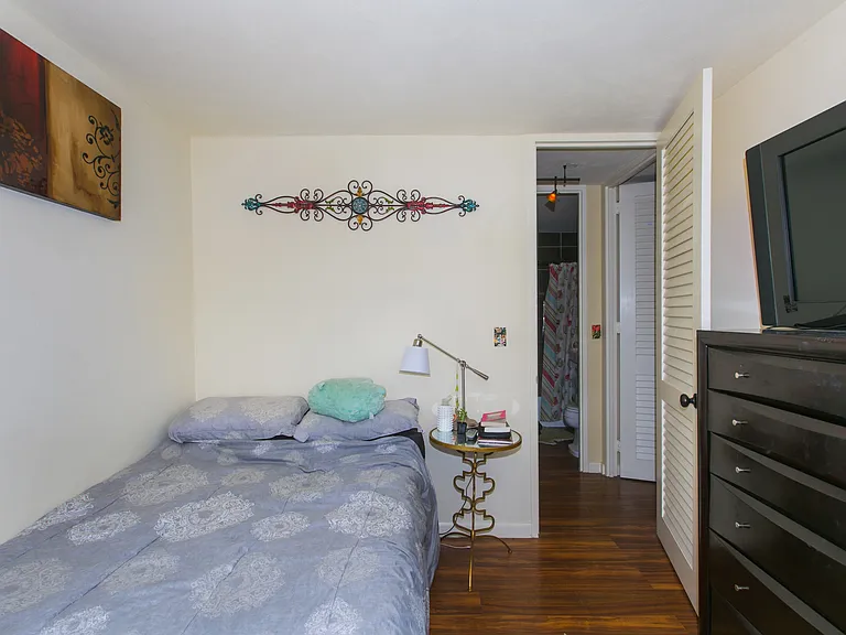 1511 Nuuanu Ave #639 — Photo 27