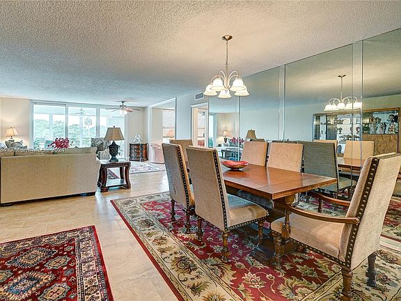 4th image of 3980 Oaks Clubhouse Dr APT 406