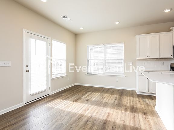 5th image of 424 Lees Corner Ln