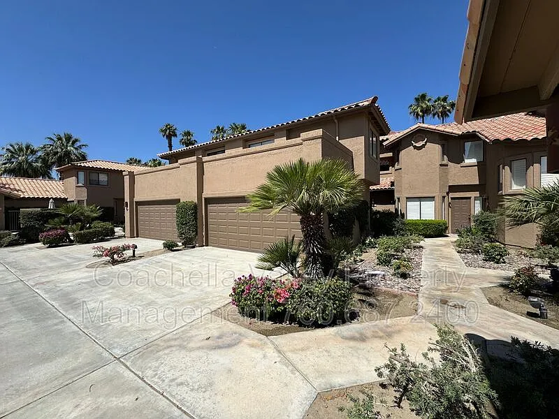 3 bed, 2.0 bath, 1700 sqft, $2,395 — Photo 4