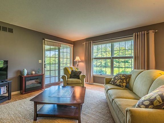 3rd image of 1676 Edgebrooke Ct