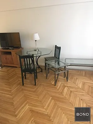 Rented by Bond New York | media 24